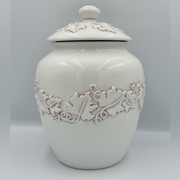 Seattle Inspirado Stonelite Antique White Cookie Jar Grapes/Vine Design - Picture 3 of 8